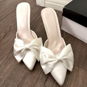 White David’s Bridal Bow Tie Heels